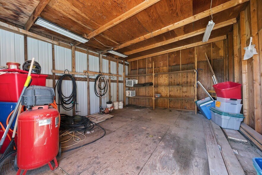 Building Photo - 523 W Ave G