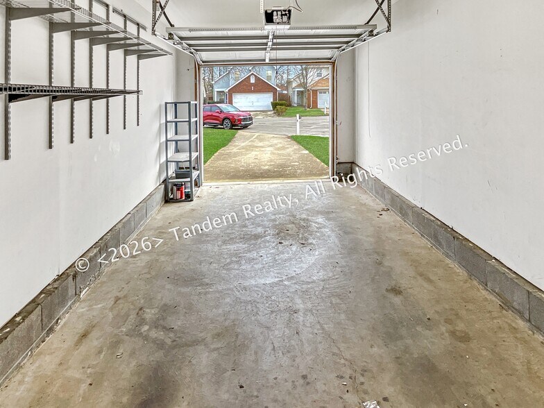 Building Photo - 512 Selsey Ct S