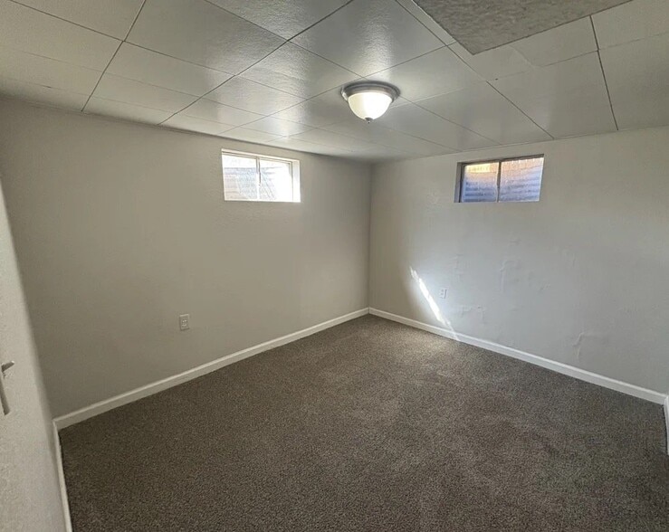 Building Photo - 3145 E Carmel Dr