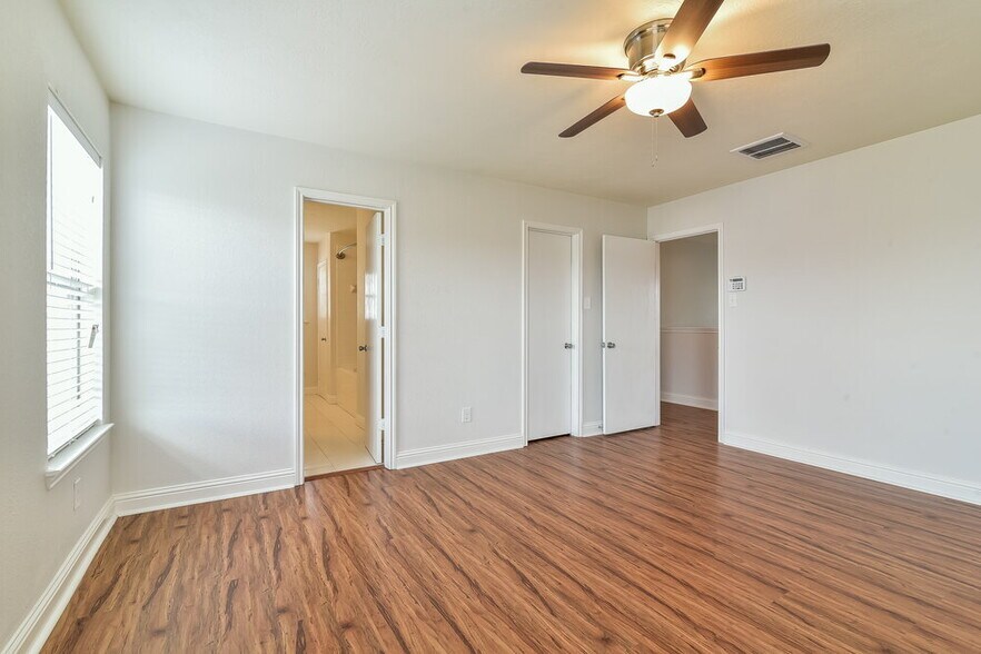 Building Photo - 18427 Westgate Pasture Ln