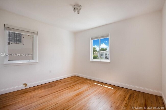Building Photo - 9049 Carlyle Ave