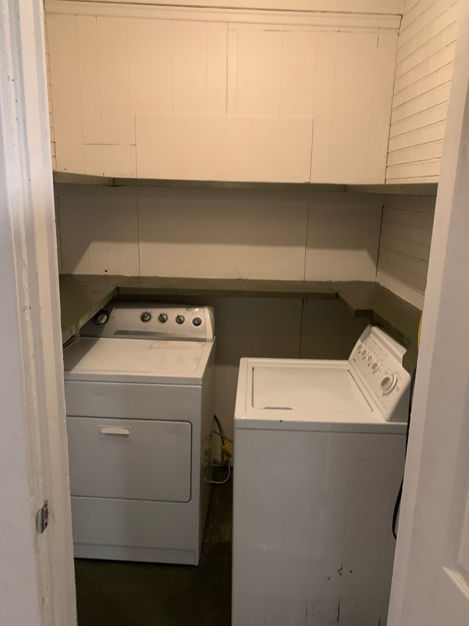 Building Photo - 318 W 8th Ave