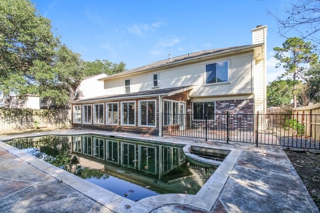 Building Photo - 918 Long Prairie Dr