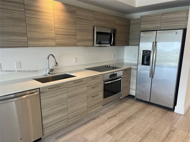 Building Photo - 121 NE 34th St