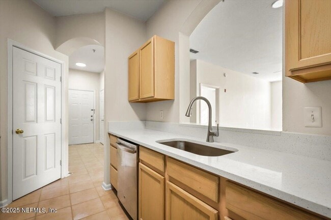 Building Photo - 10550 Baymeadows Rd