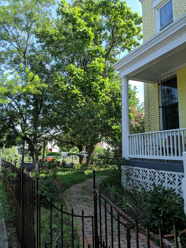 Building Photo - 205 15th St NE