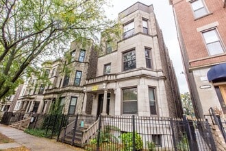Building Photo - HUGE 4bed/2bath Condo Quality GARDEN unit in Wicker Park! Central Air! In-Unit Laundry!