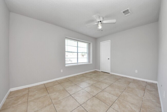 Building Photo - 1911 Hammerwood Dr