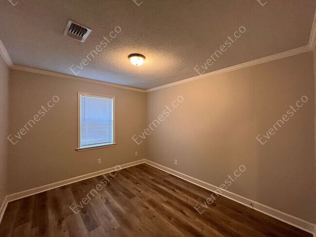 Building Photo - 1009 Willard Dr
