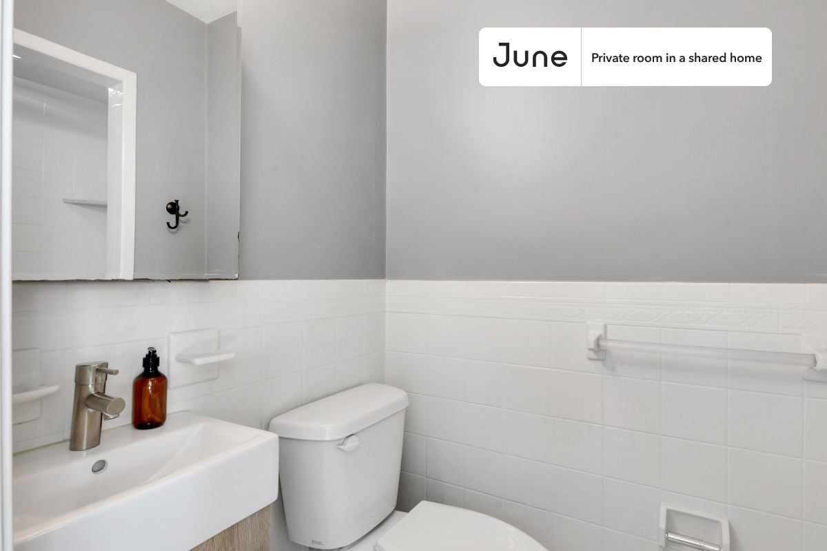 Building Photo - Room in Shared 3 bed/1 bath home in North End