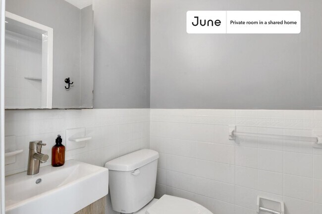 Building Photo - Room in Shared 3 bed/1 bath home in North End