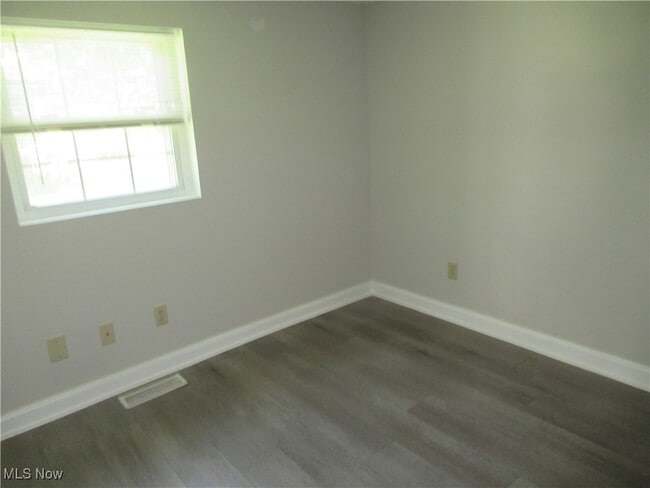 Building Photo - 11631 Ravenna Rd