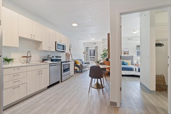 Primary Photo - Cloud on Fifth