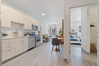 Building Photo - Cloud on Fifth