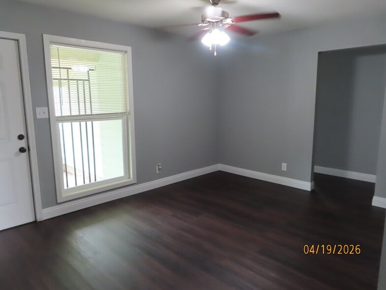 Building Photo - 10410 Broadstairs St