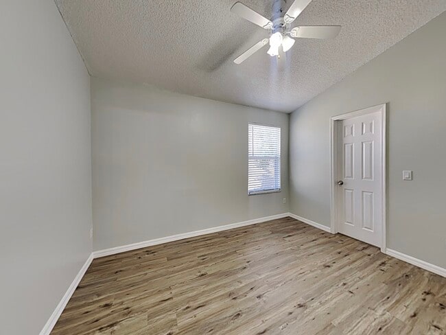 Building Photo - 728 Hardwood Cir