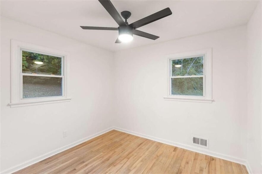 Building Photo - 6048 Blackhawk Trail SE