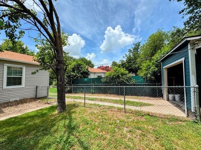 Building Photo - 1410 E Barton Ave