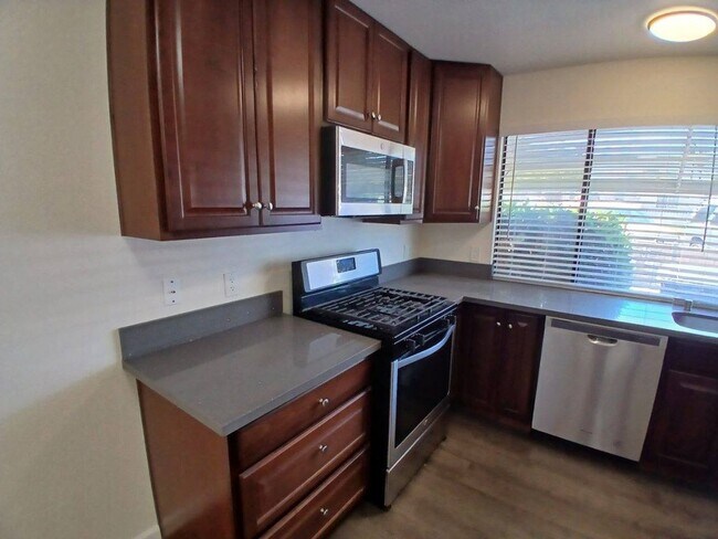 Building Photo - Perfect Place 425 Pinal 101 Orcutt