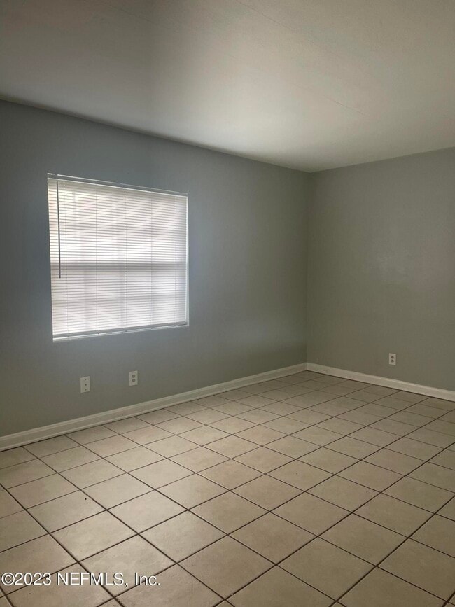 Building Photo - 5467 Windermere Dr