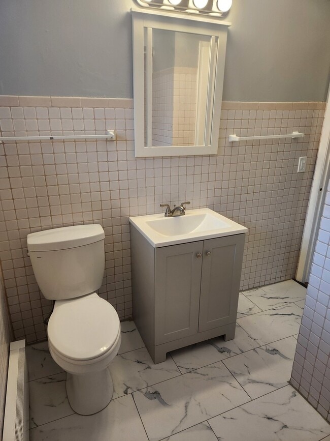 Building Photo - 1018 S 11th Ave