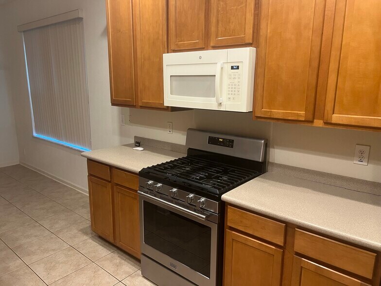 Building Photo - 465 Victoria Hills Dr