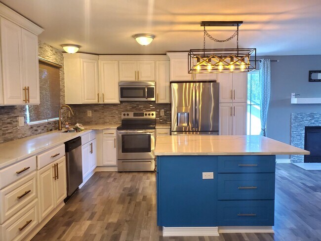 Building Photo - 5 Bed /3 Bath Home in Spanaway