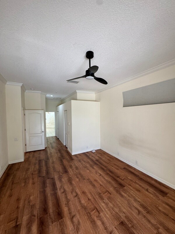 Building Photo - 10084 Cherry Hills Ave Cir