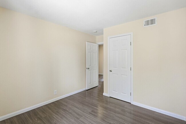 Building Photo - Wow! What a Great Home! Available Now!