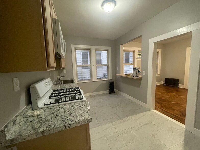 kitchen/ liv rm view - 415 Kerrigan Blvd