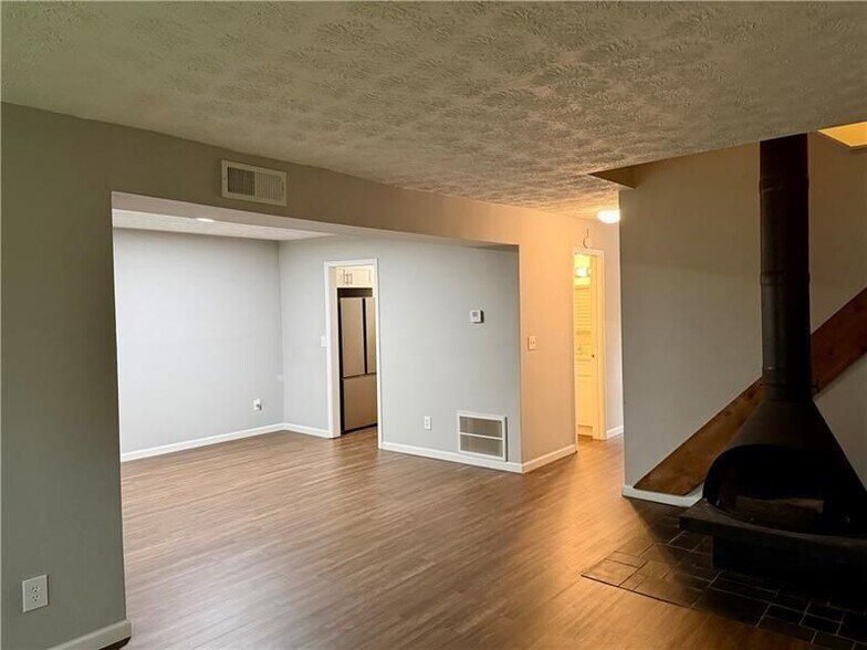 Building Photo - 1059 Mariners Dr
