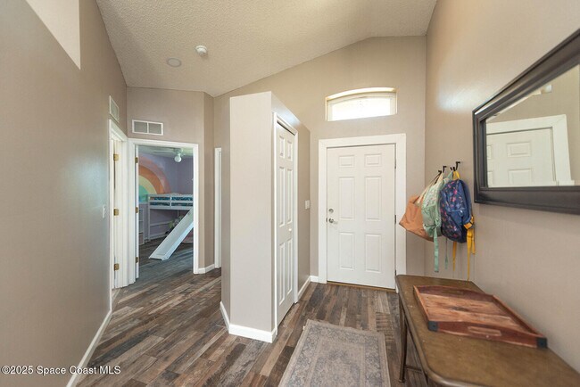 Building Photo - 2667 Deercroft Dr