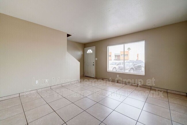 Building Photo - 3840 N 43rd Ave