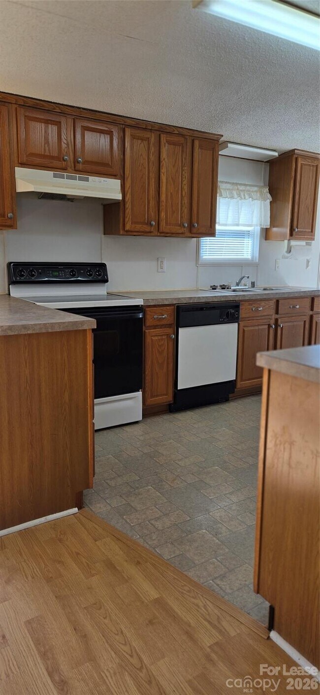 Building Photo - 16554 Silver Rd