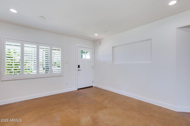 Building Photo - 3412 E Turney Ave
