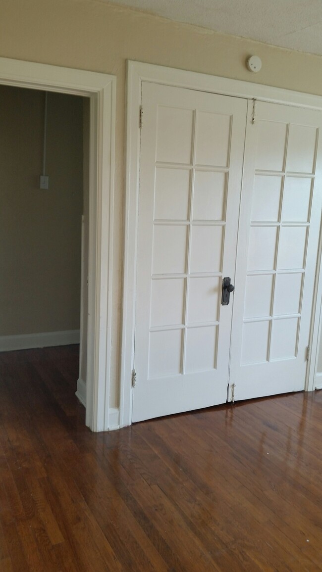 Interior Photo - Brentwood Plaza