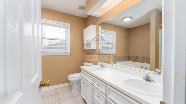 Building Photo - 7039 Stoneybrook Dr