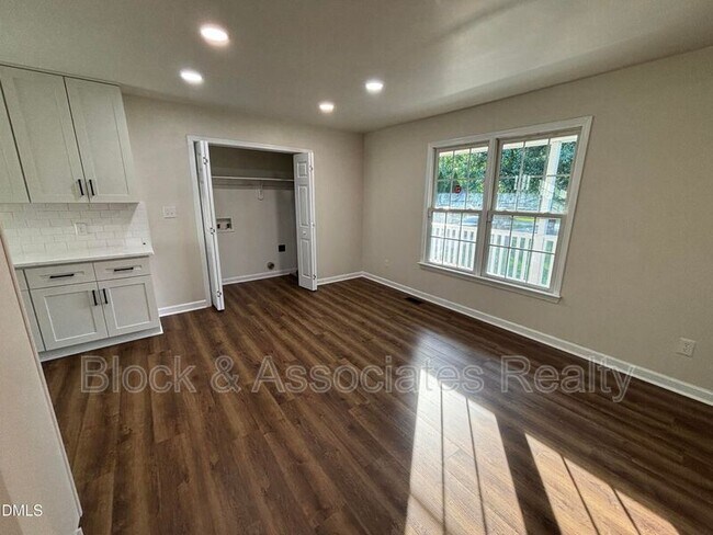 Building Photo - 170 Devin Dr