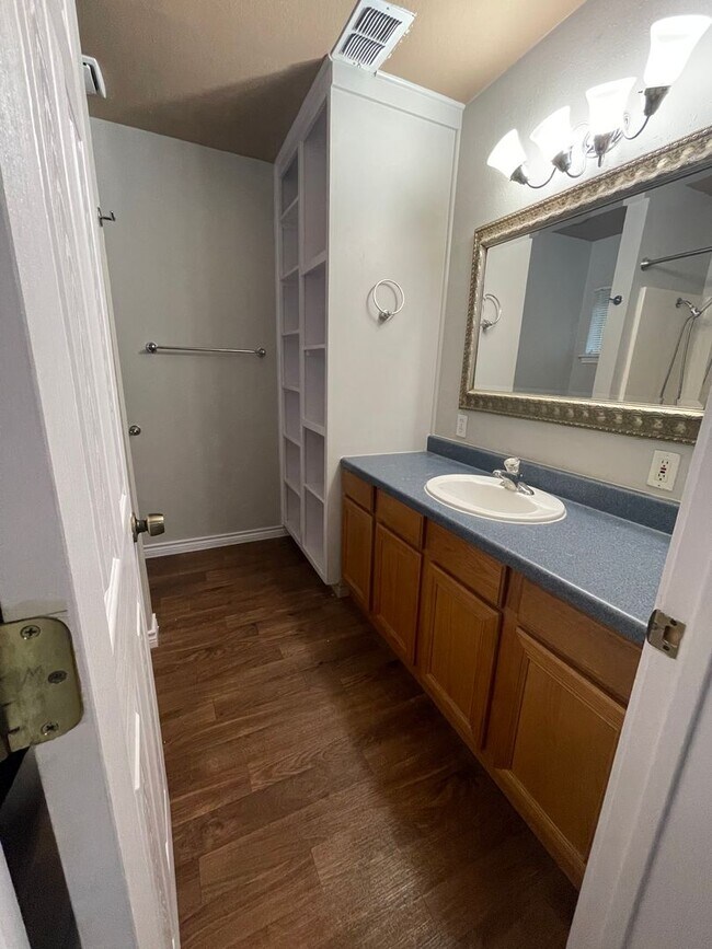 Building Photo - NEW ON MARKET