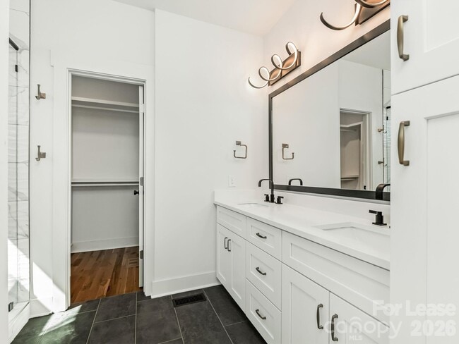 Building Photo - 1310 N Davidson St