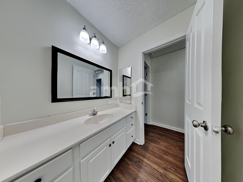 Building Photo - 11202 Livingston Mill Rd