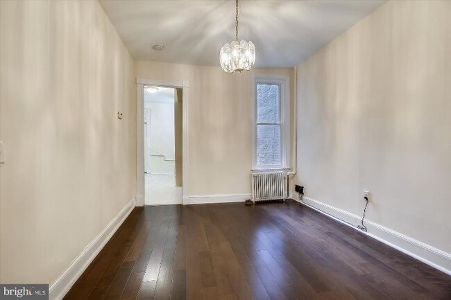 Building Photo - 825 11th St NE
