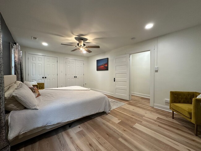 Building Photo - 3 bedroom, 2 bath, unfurnished or furnishe...