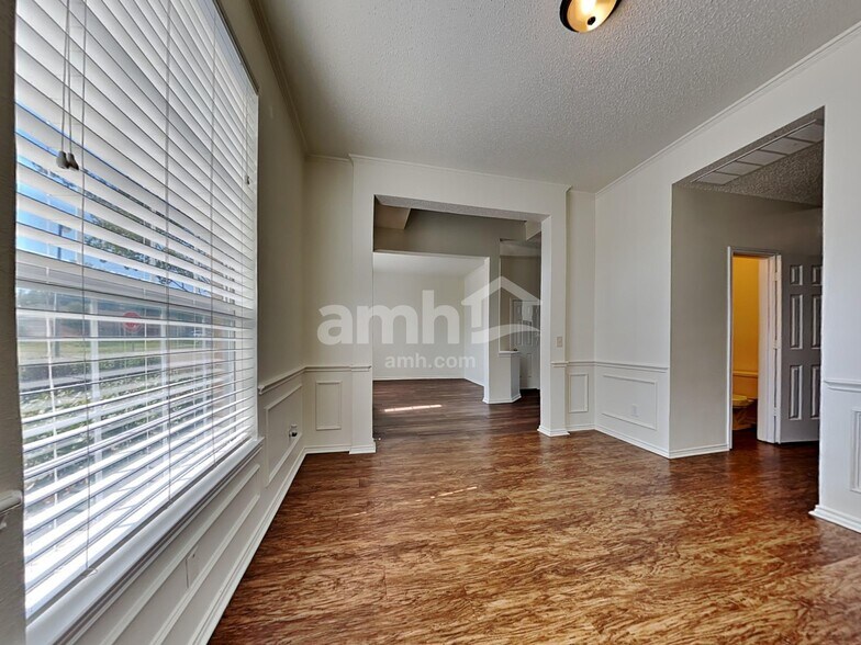 Building Photo - 601 Ridgemont Dr