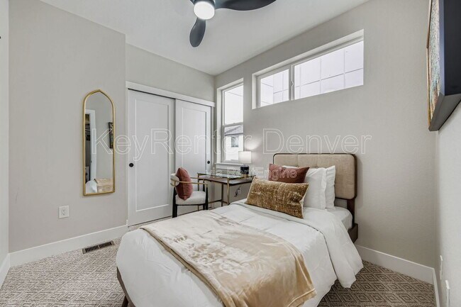 Building Photo - 4100 E Warren Ave