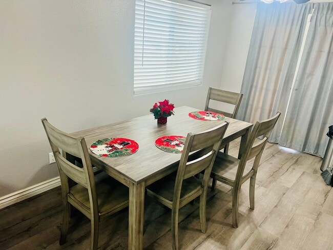 Building Photo - Spacious Single-Story 4 Bedroom Home with Lovely Backyard