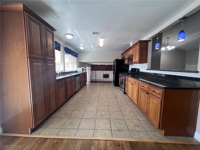 Building Photo - 3850 S Spitze Dr