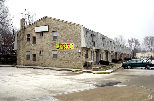 Building Photo - Amber Court Apartments