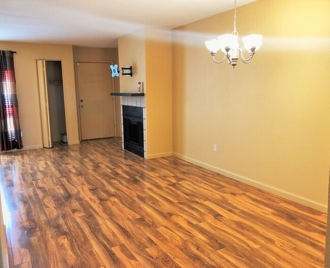 Building Photo - Quaint condo located in the heart of Glendale