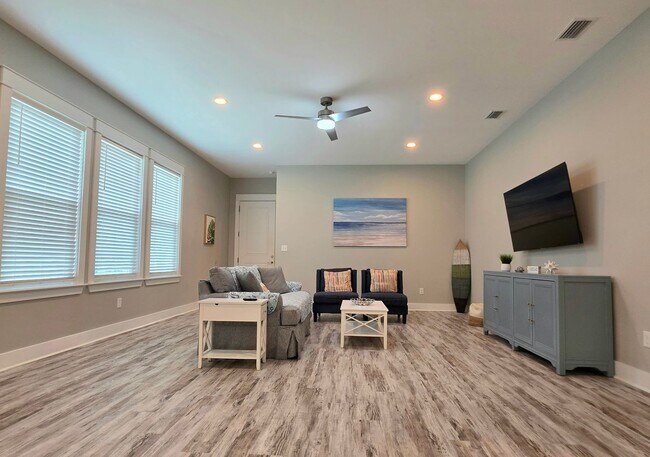 Building Photo - 8088 Carmel Cir
